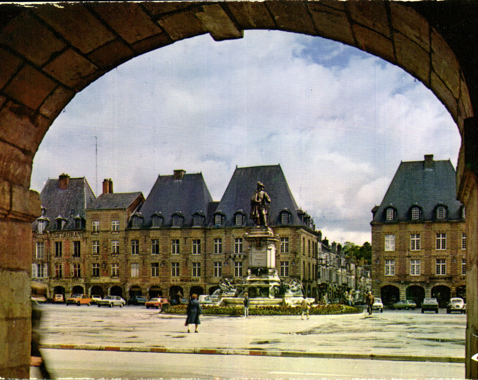 CPM Charleville Mezieres Ardennes Place Ducale 