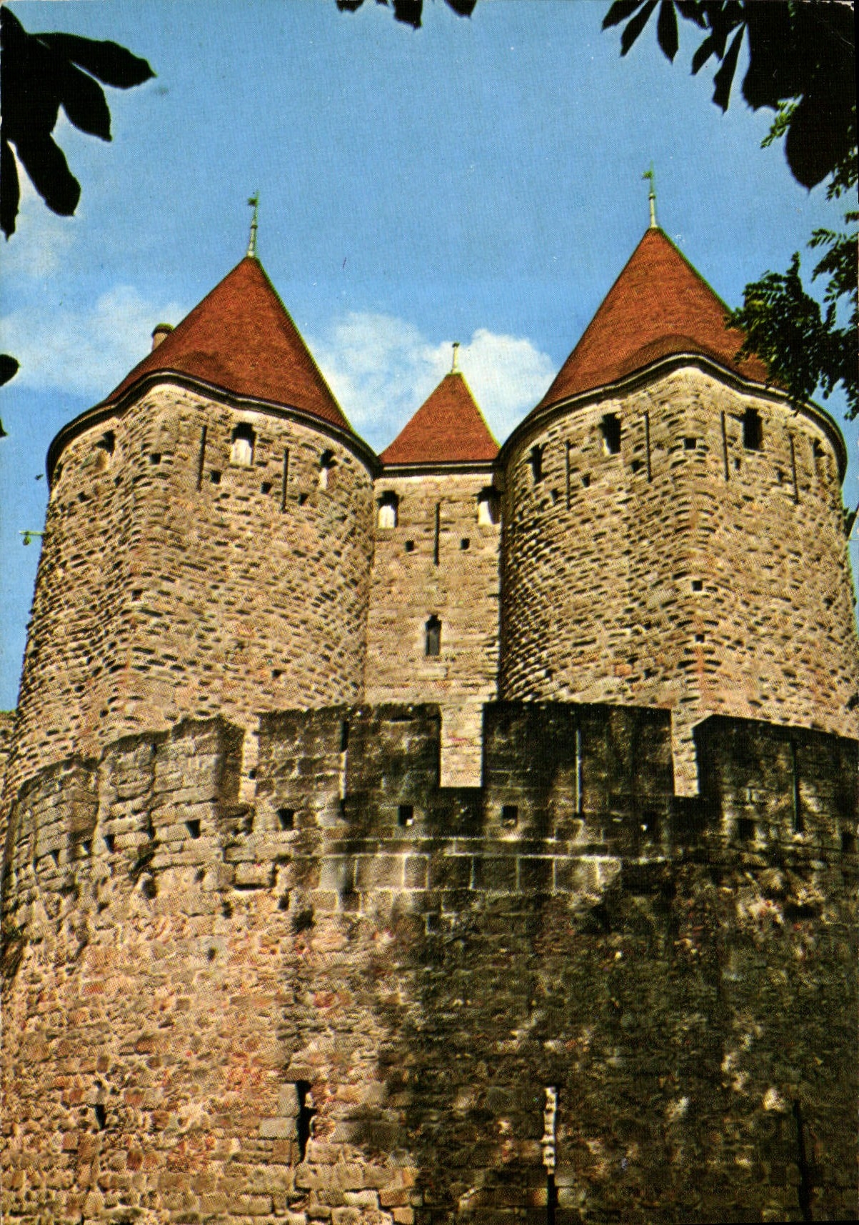 CPM Carcassonne La Cite Les Tours de la Porte Narbonnaise 