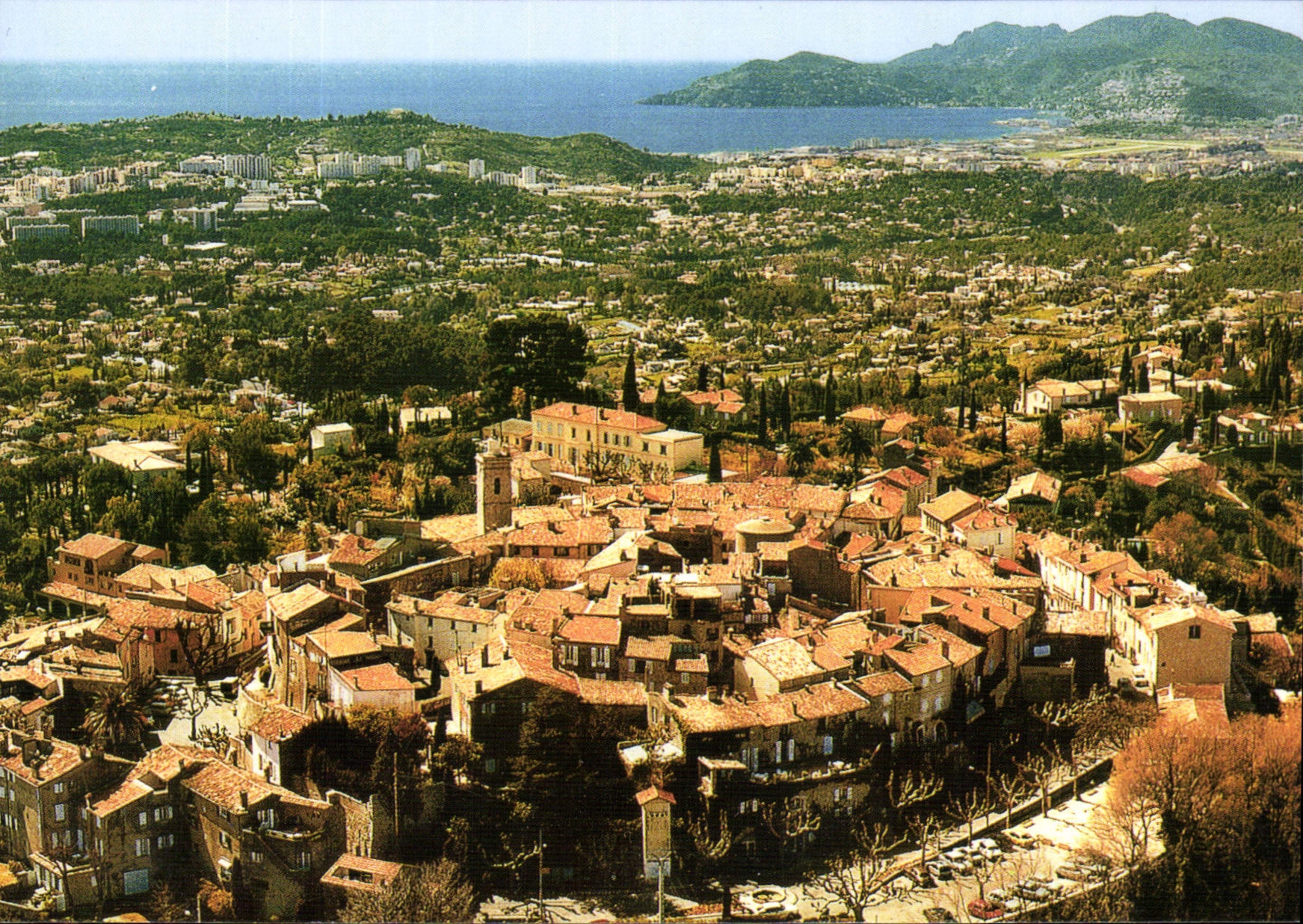 Mougins — vue aérienne — Éditions Florian Mistral