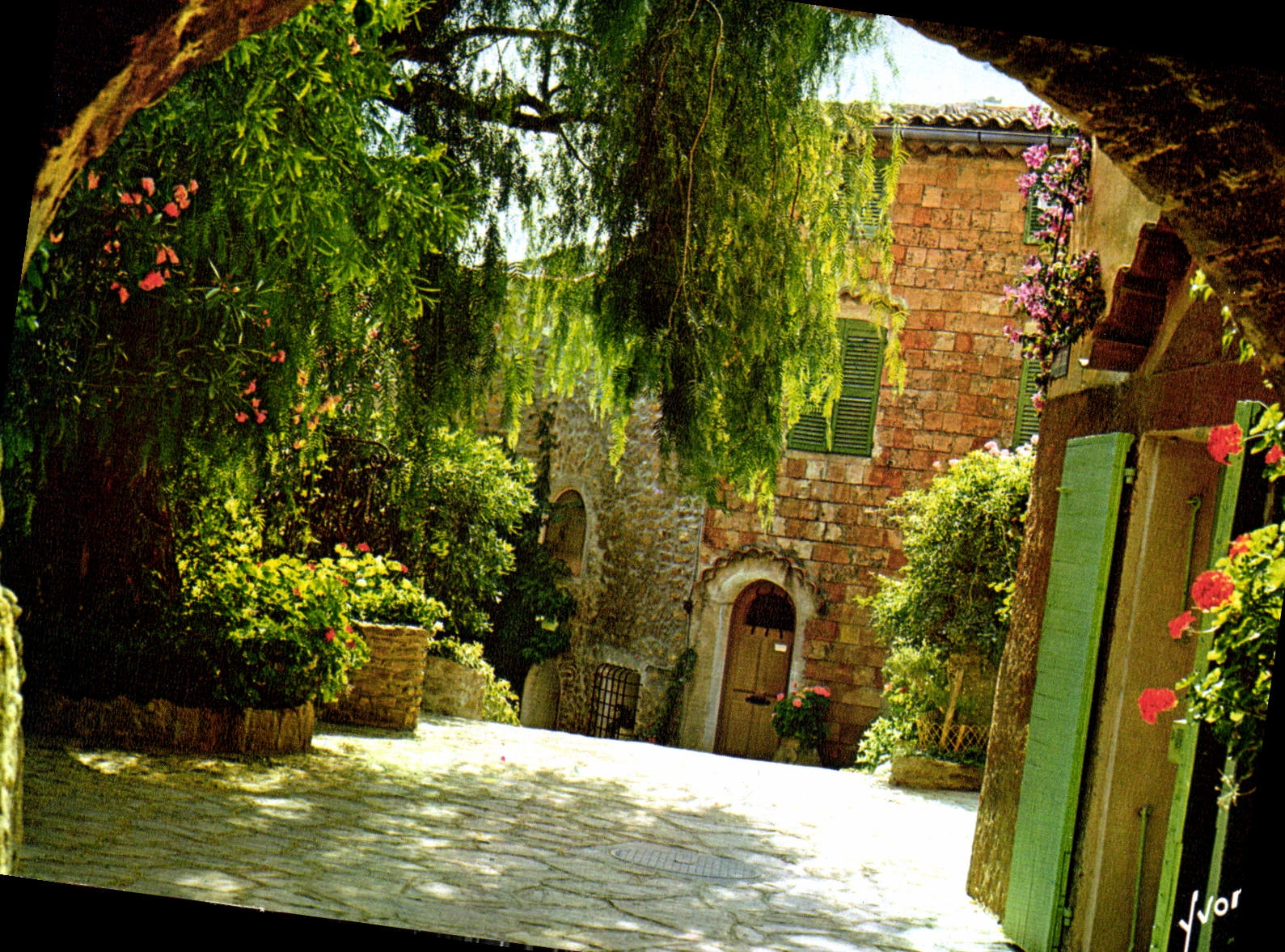 Vue d'un village provençal — Côte d'Azur — Éditions J. Javzils, Paris