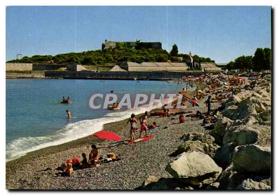 CPM Cote d'Azur French Riviera Antibes Alpes Maritimes La plage devant le Fort Carre 