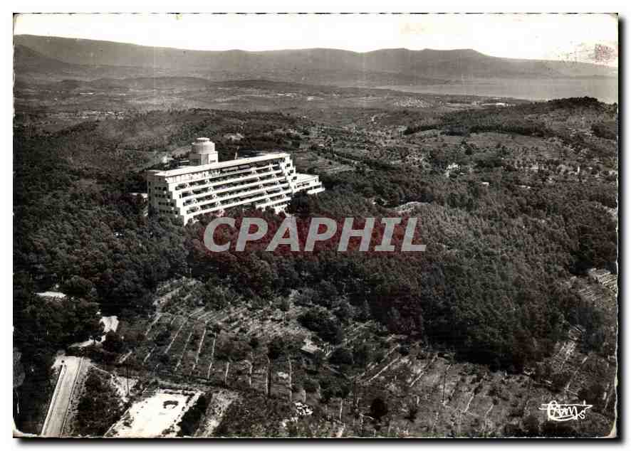 CPM La Cote d'Azur Vallauris A M Vue aerienne sur le Centre Helio Marin dans le fond la Mer et la Ch