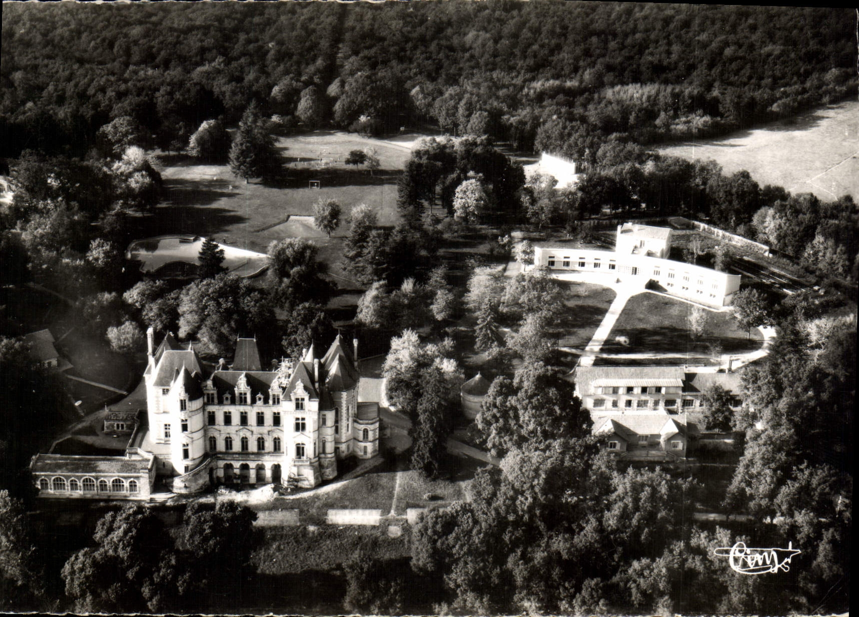 Vouneuil-sous-Biard (Vienne) — Vue aérienne du Château de Bolyre, Centre Régional d'Éducation Physique et Sportive de l'Académie de Poitiers — Éditions Véritable