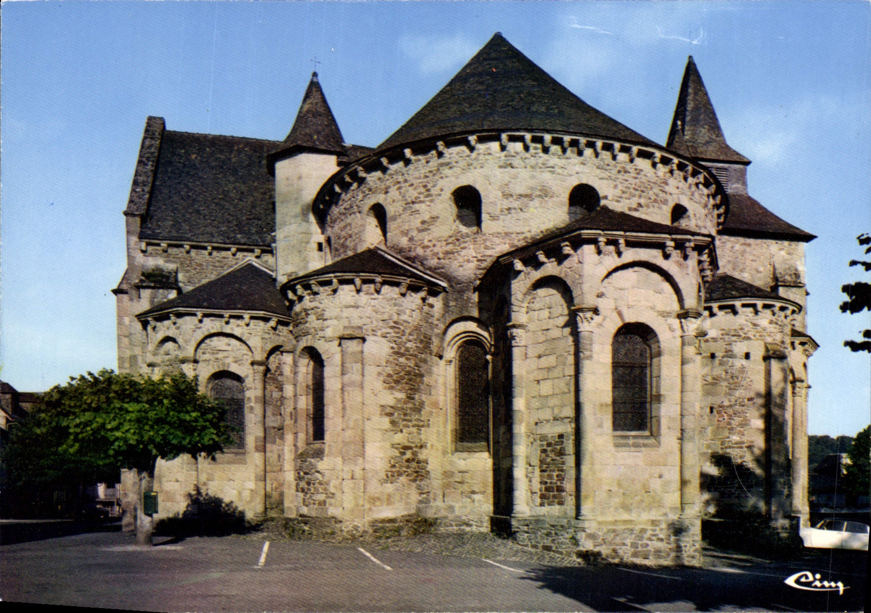 CPM Vigeois Correze Abbatiale XI mon hist classe 