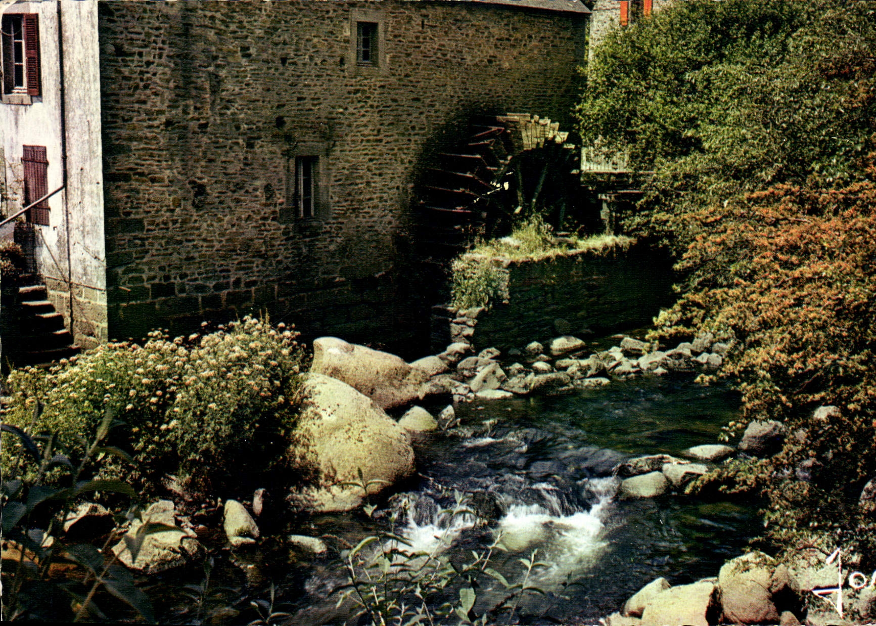 CPM La Bretagne en Couleurs Pont Aven Finistere ville de renom quatarze moulins quinze maisons 