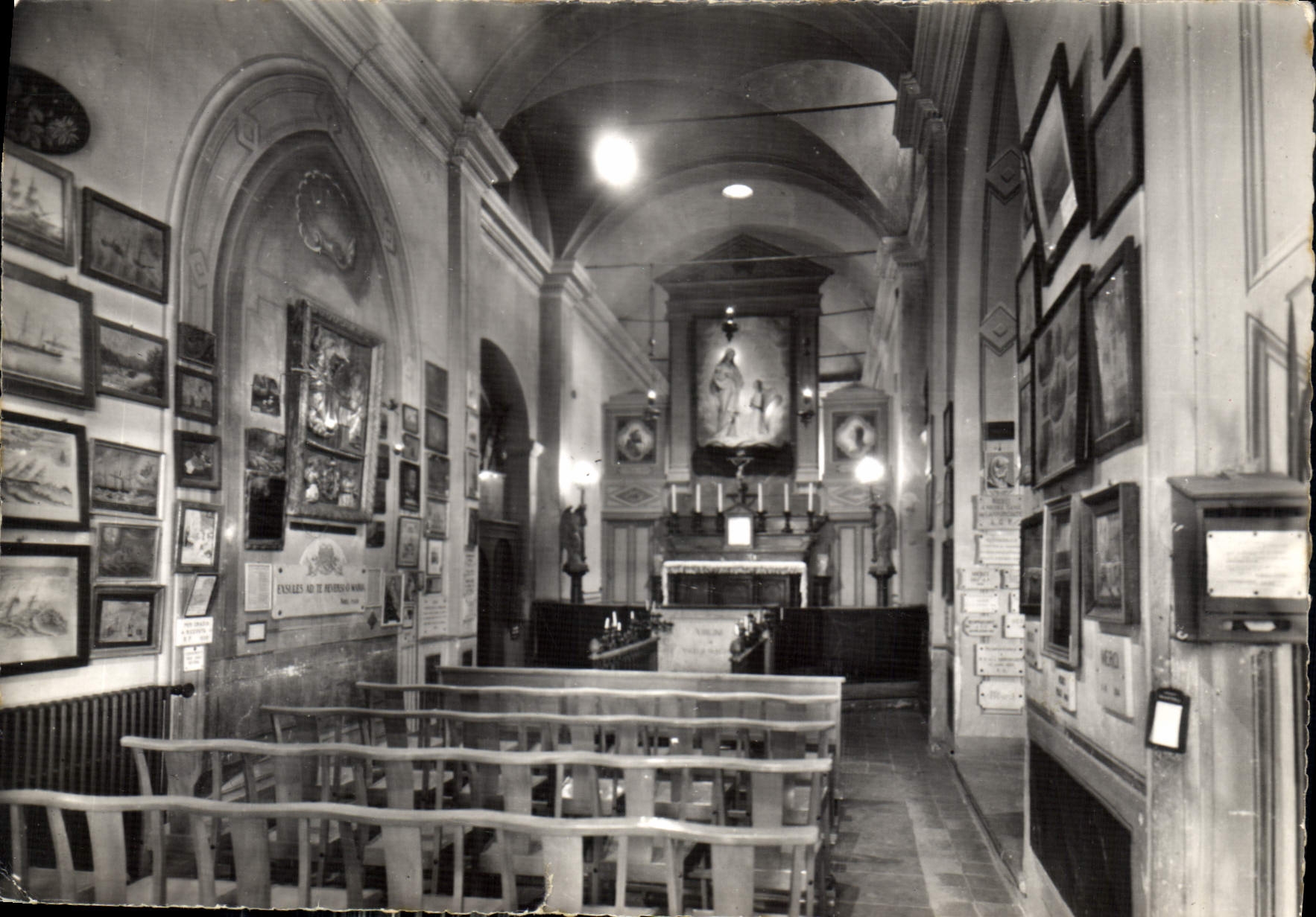 Intérieur de la chapelle d'Annocciade — Menton — éditeur inconnu, n° de série non visible