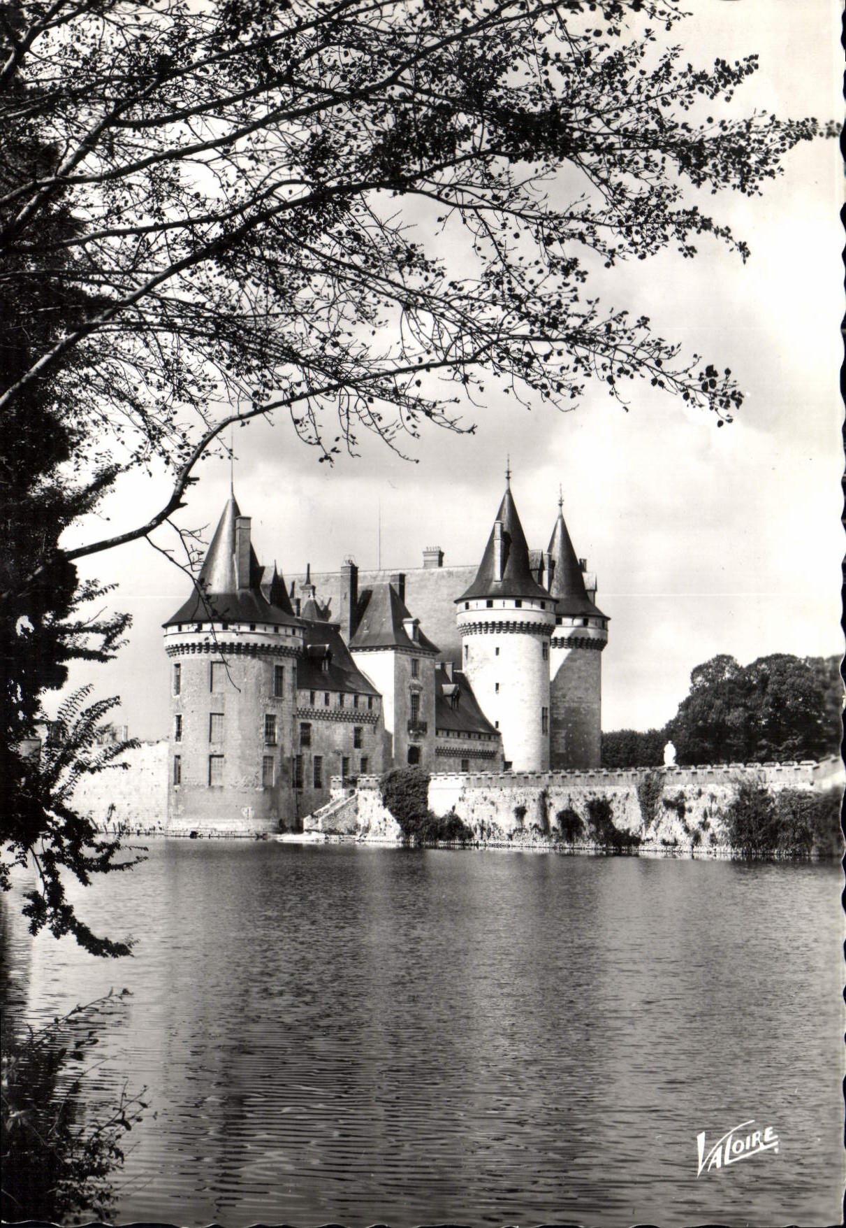 Château de Sully-sur-Loire — forteresse féodale du XIVe siècle — Éditions Valoire
