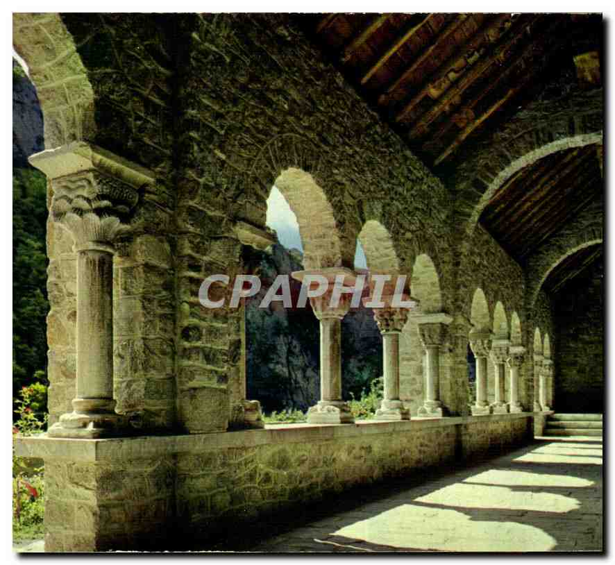 CPM En Roussillon aux environs de Vernet les Bains L'Abbaye de St Martin du Canigou Vue du cloitre  