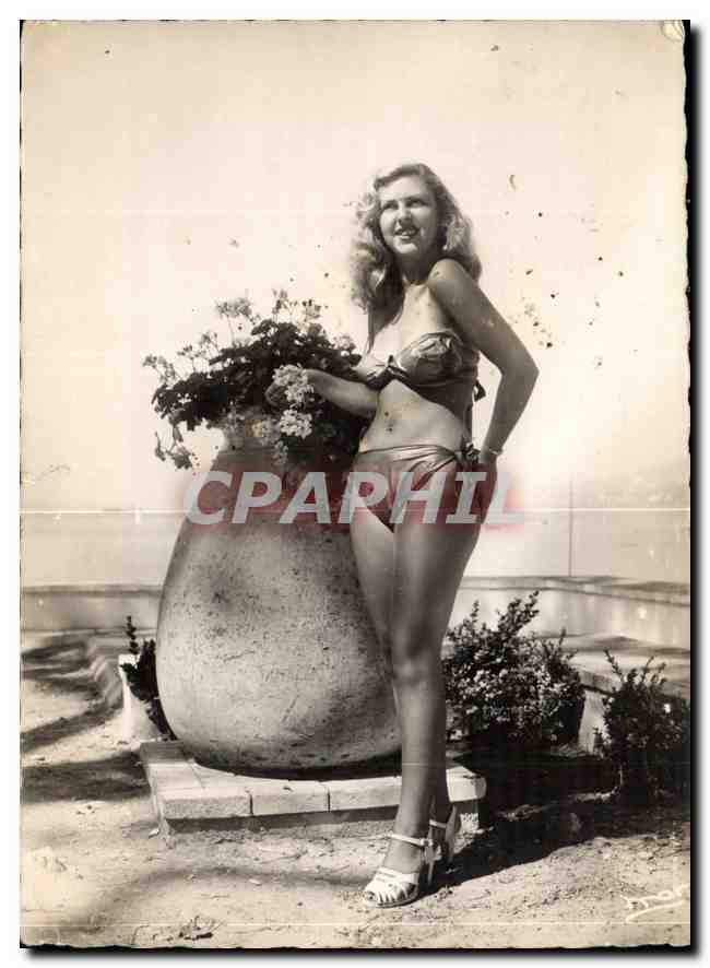 CPM Une Rose du Midi Femme Pin Up