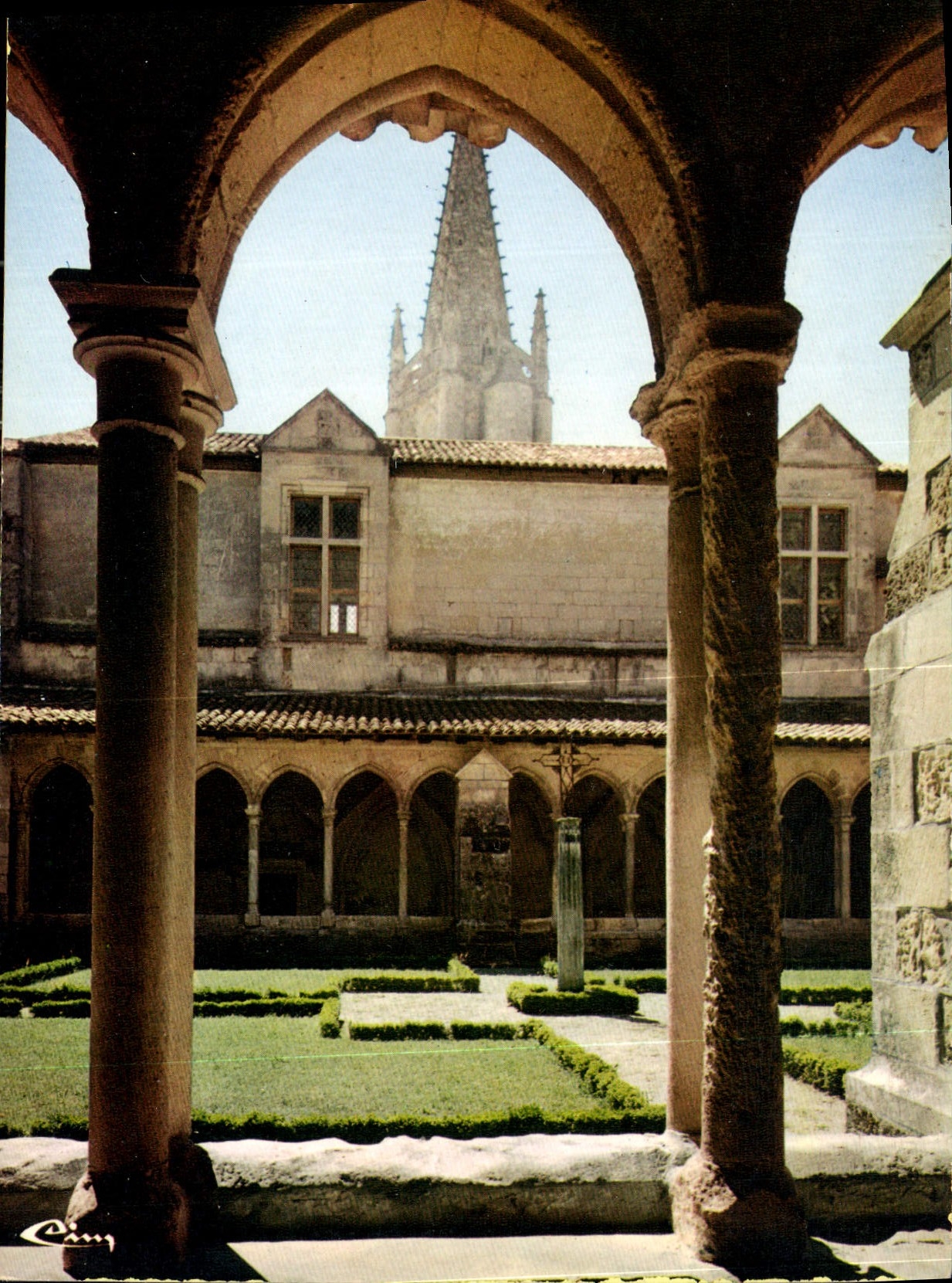 Saint-Émilion — Cité Médiévale — Le Cloître de l'Église (XIVe siècle) — Imprimeur Combier, Mâcon