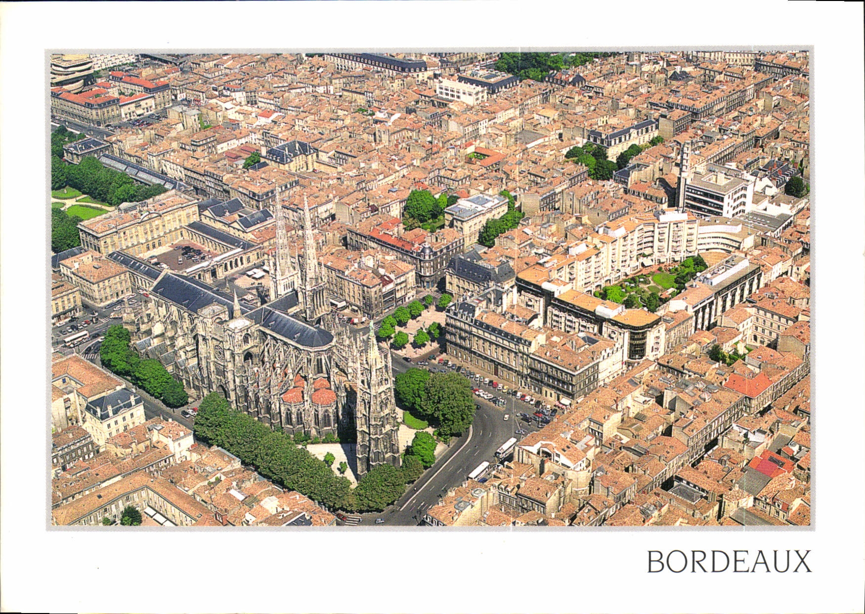Bordeaux — vue aérienne de la cathédrale — Éditions Gribier