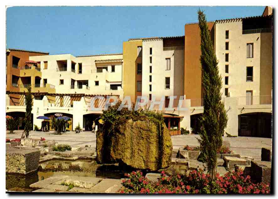 CPM Le Cap d'Agde Herault Place Richelieu le Patio de la Residence du Port Richelieu 