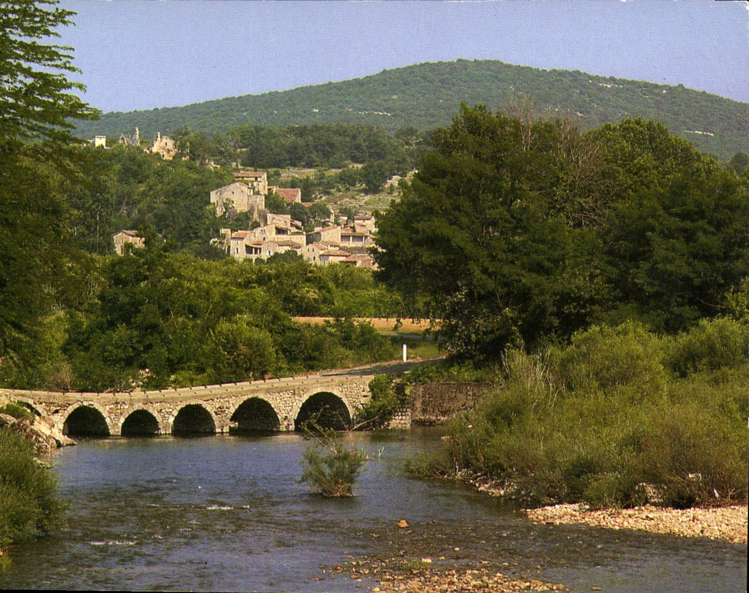CPM Le pont de Rochegude sur la Ceze aux environs de Saint Ambroix et de Saint Jean de Maruejols 