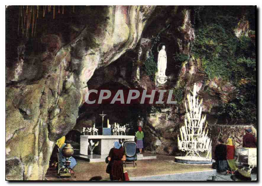CPM Lourdes Htes Pyr La Grotte de Massabielle 