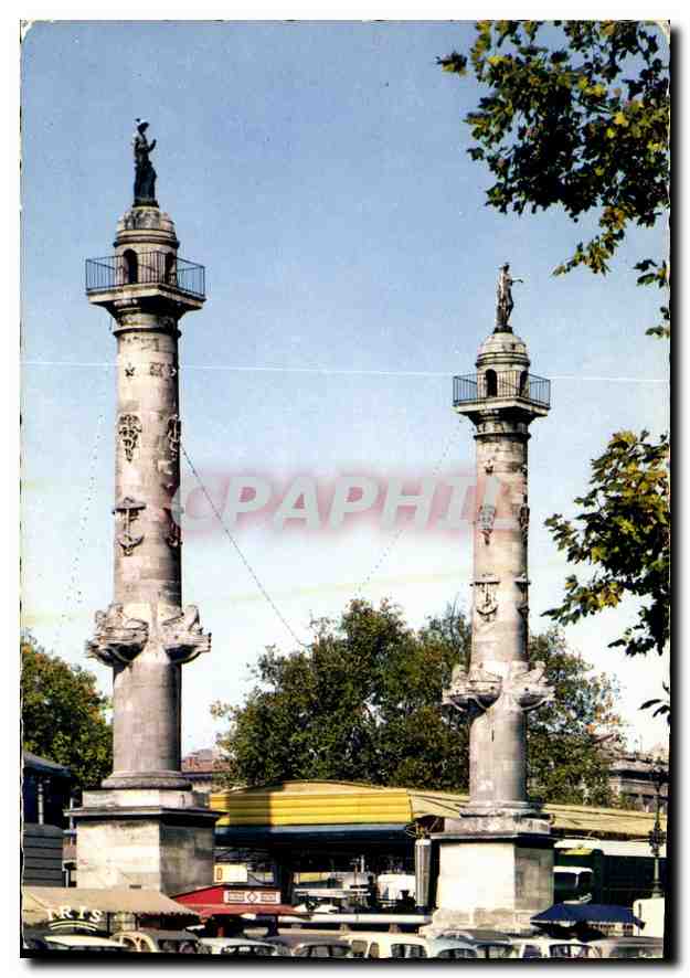 Les Colonnes rostrales - Bordeaux — hautes de 21 m, surmontées des statues du Commerce et de la Navigation — Éditions Méliès & Thiboljac