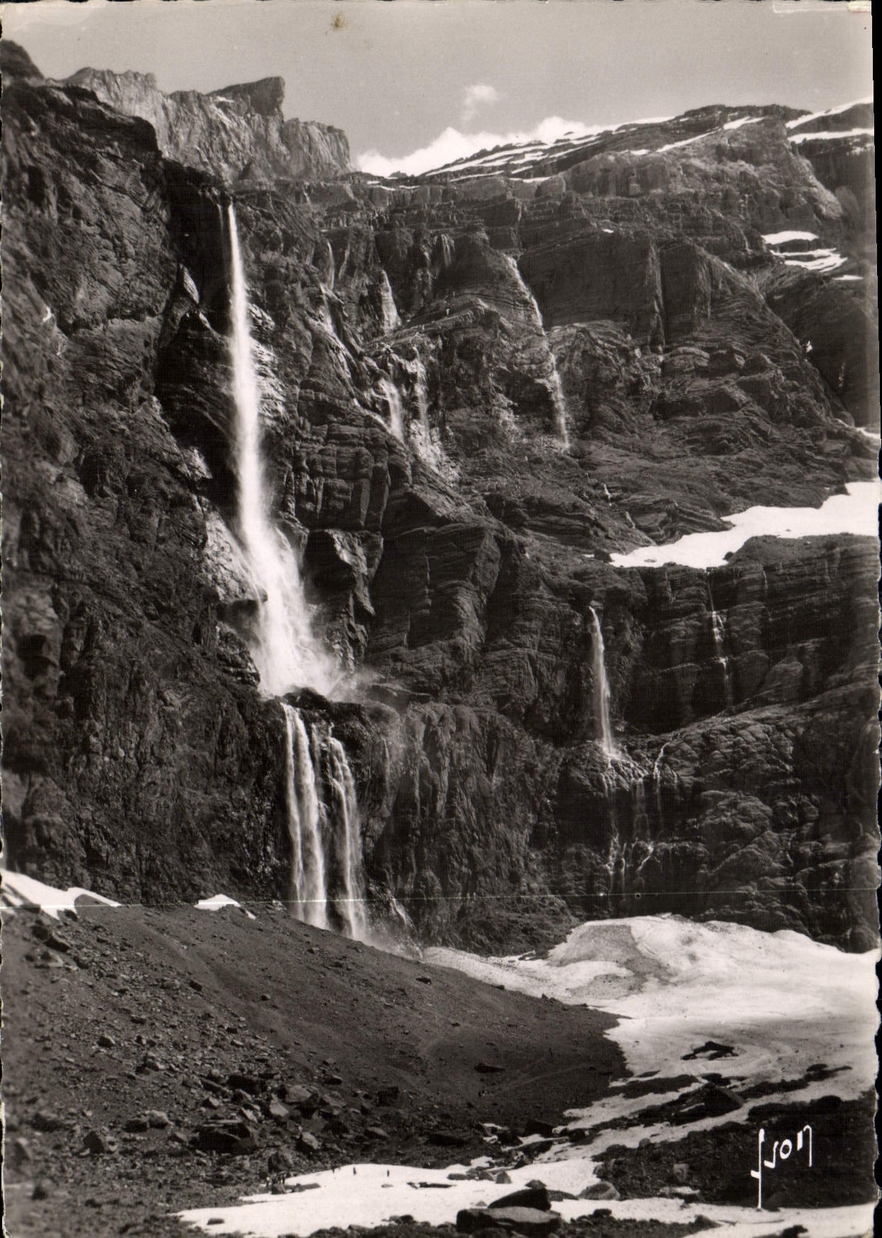CPM Cirque De Gavarnie Hautes Pyrenees La grande cascade 