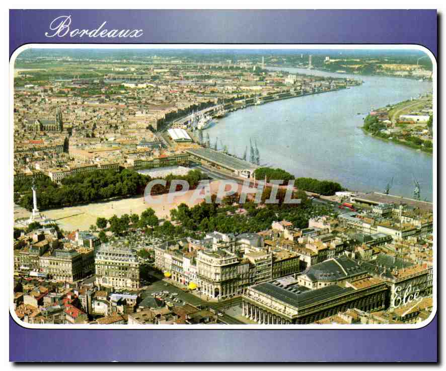 CPM Bordeaux Gironde Vue generale Du Grand Theatre et la Place des Quinconces 
