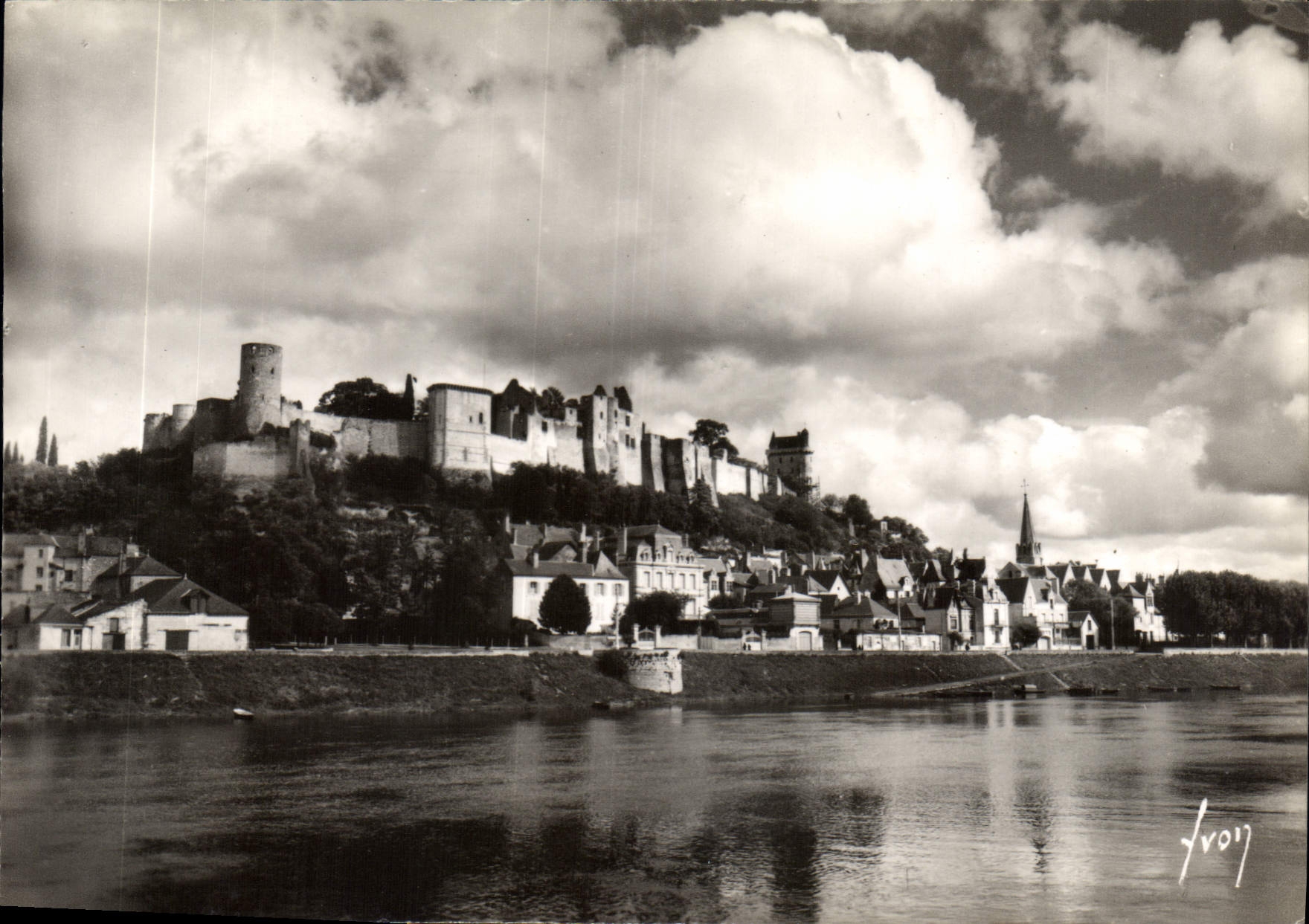 CPM Chinon Indre et Loire Vue generale prise des bords de la Vienne 