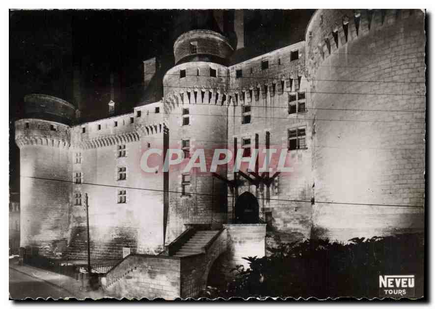 CPM Langeais Le Chateau vu de nuit 