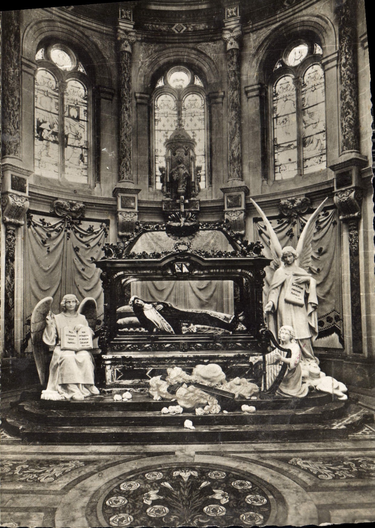 Lisieux — Chapelle de la Châsse de Sainte-Thérèse de l'Enfant-Jésus — Office Catholique de Lisieux