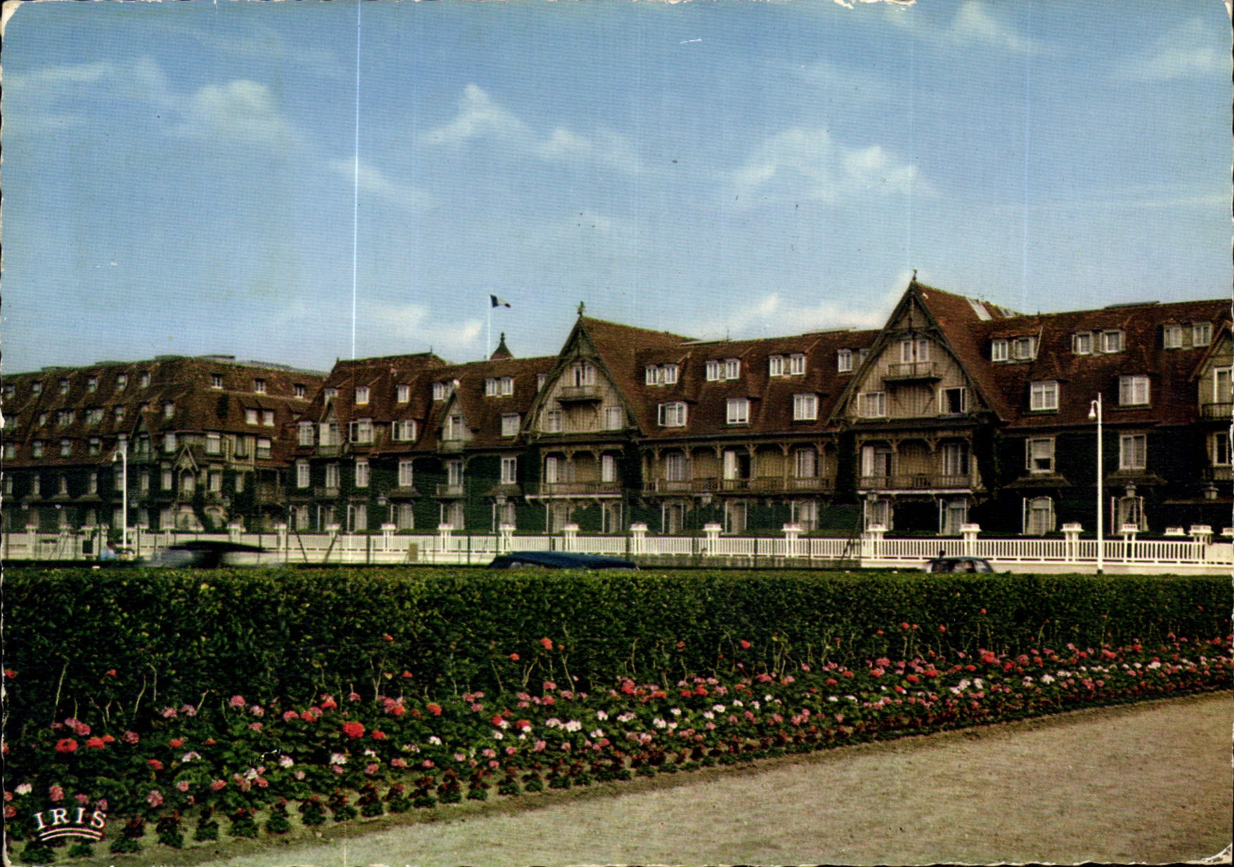 Deauville - Le Jardin et le Normandy-Hôtel — éditeur IRIS, n° de série non visible
