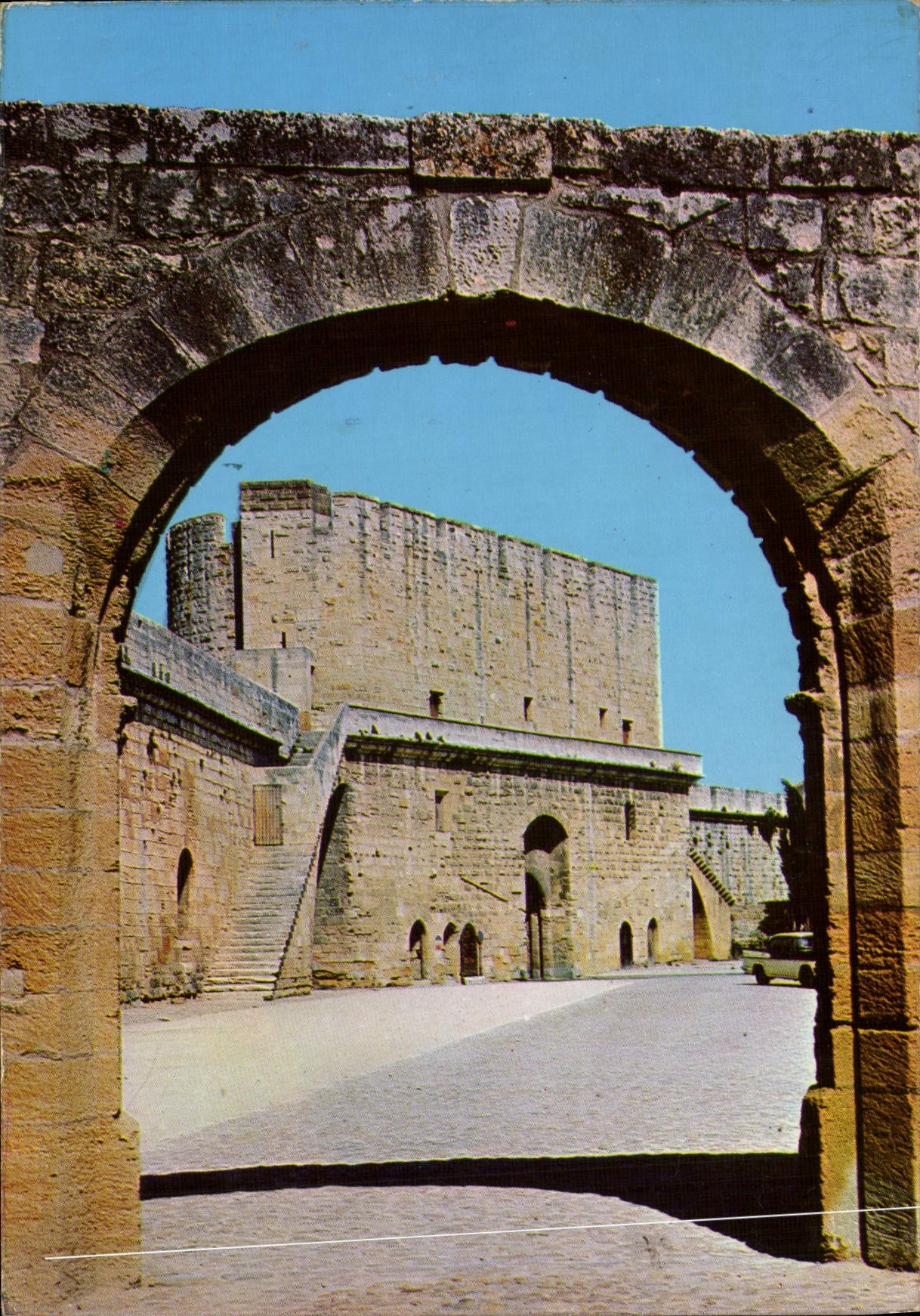 Aigues-Mortes — L'entrée de la ville — Éditions Sept