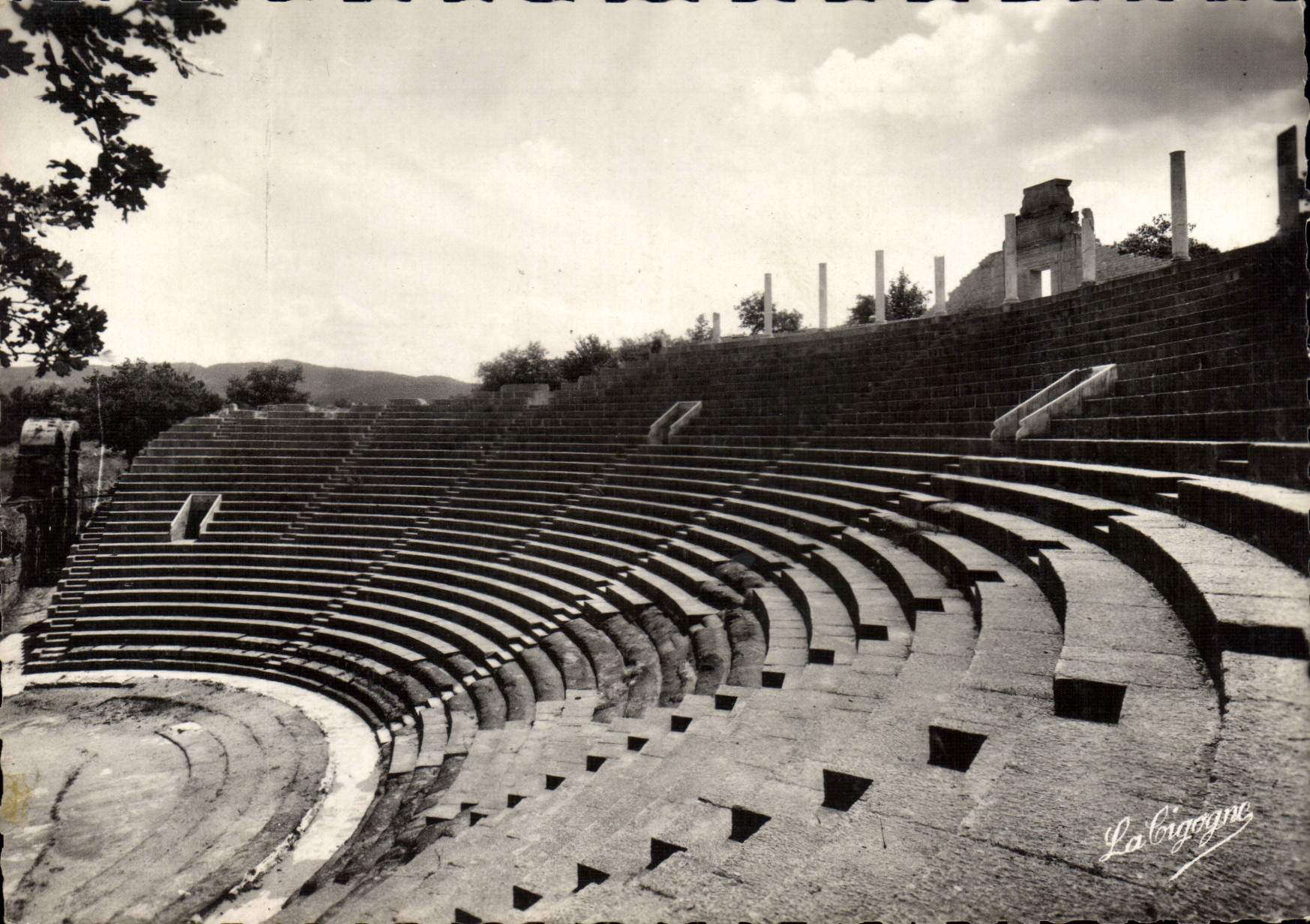 CPM Vaison La Romaine Le Theatre antique Les gradins 