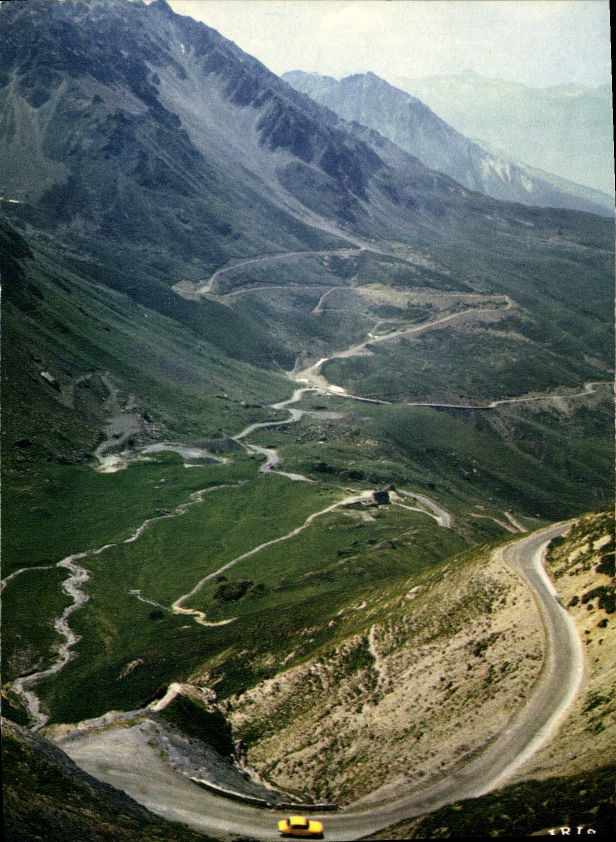 La descente sur Bareges et la vue sur le Tourmalet — Les Pyrénées — Édition Diplomie, n° 65/472