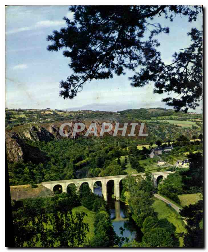 CPM La Suisse Normande Clecy Les bords de l'Orne les Rochers des Parcs et le Viaduc 
