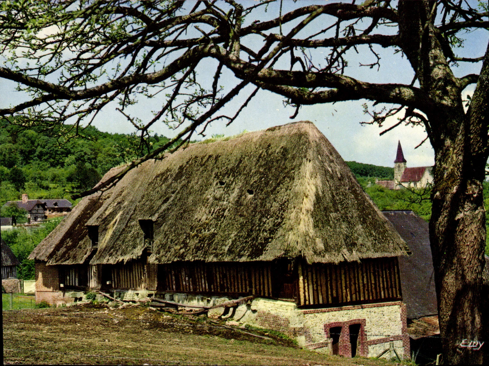 CPM La Normandie Pittoresque Chaumiere du Pays d'Auge 