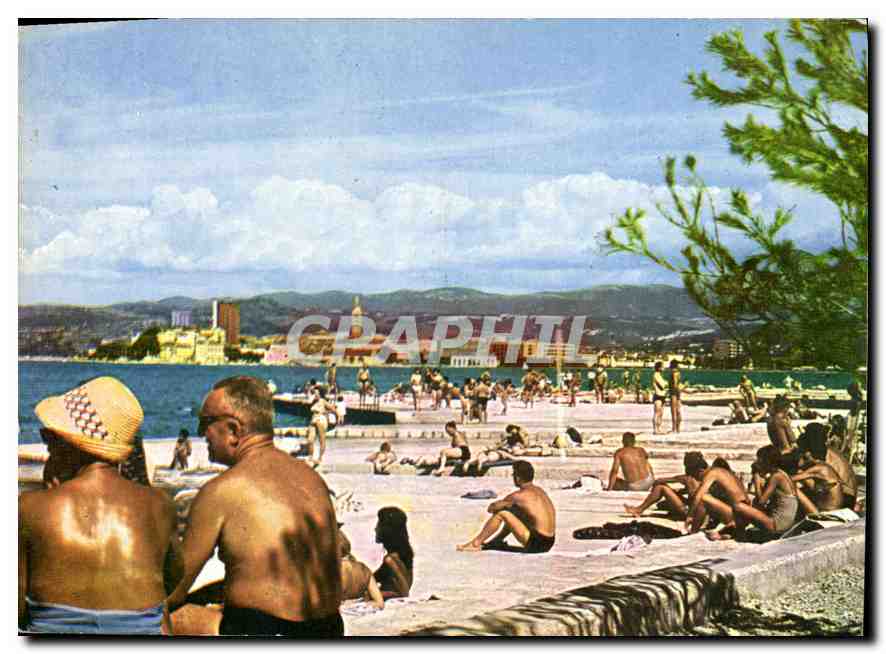 Plage animée — vue de la côte d'Azur — éditeur Koper