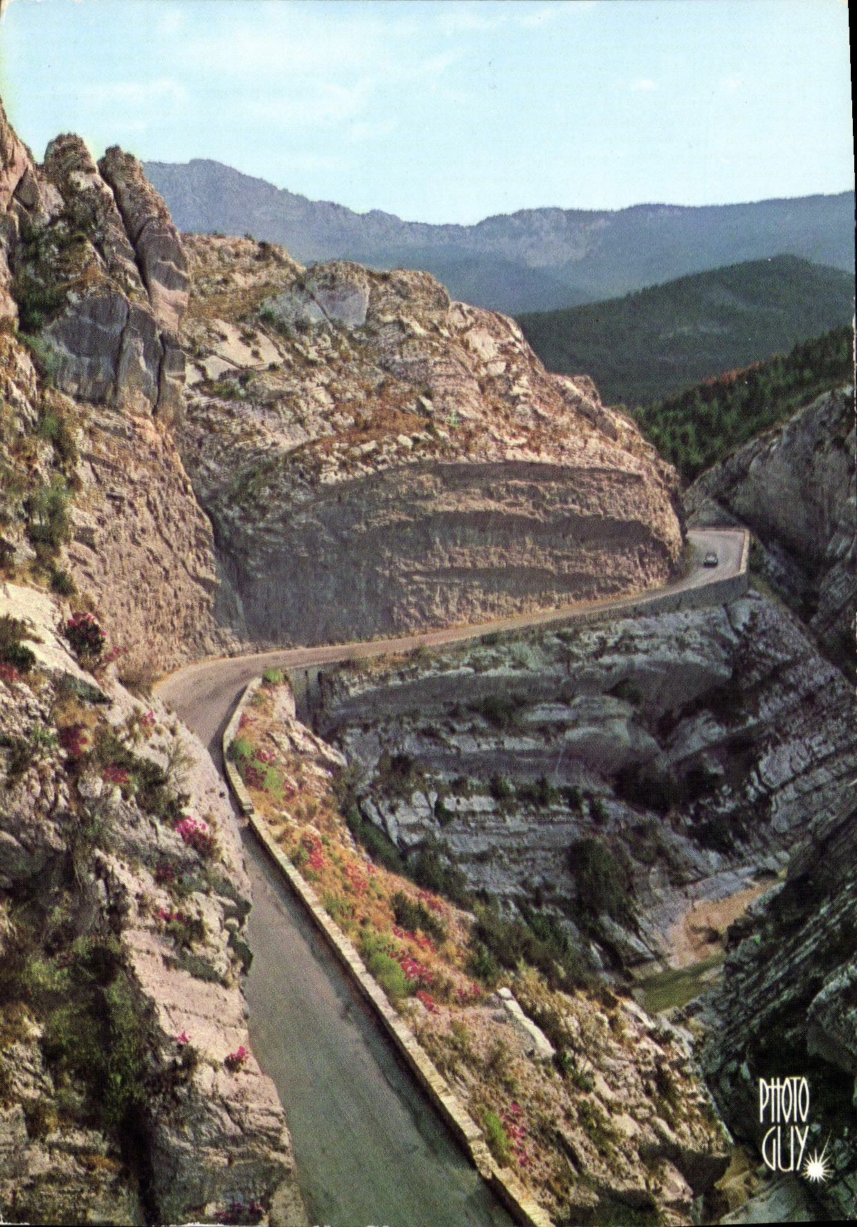 Les Clues de Taulanne entre Castellane et Digne — Route Napoléon — Editions PHOTO GUY