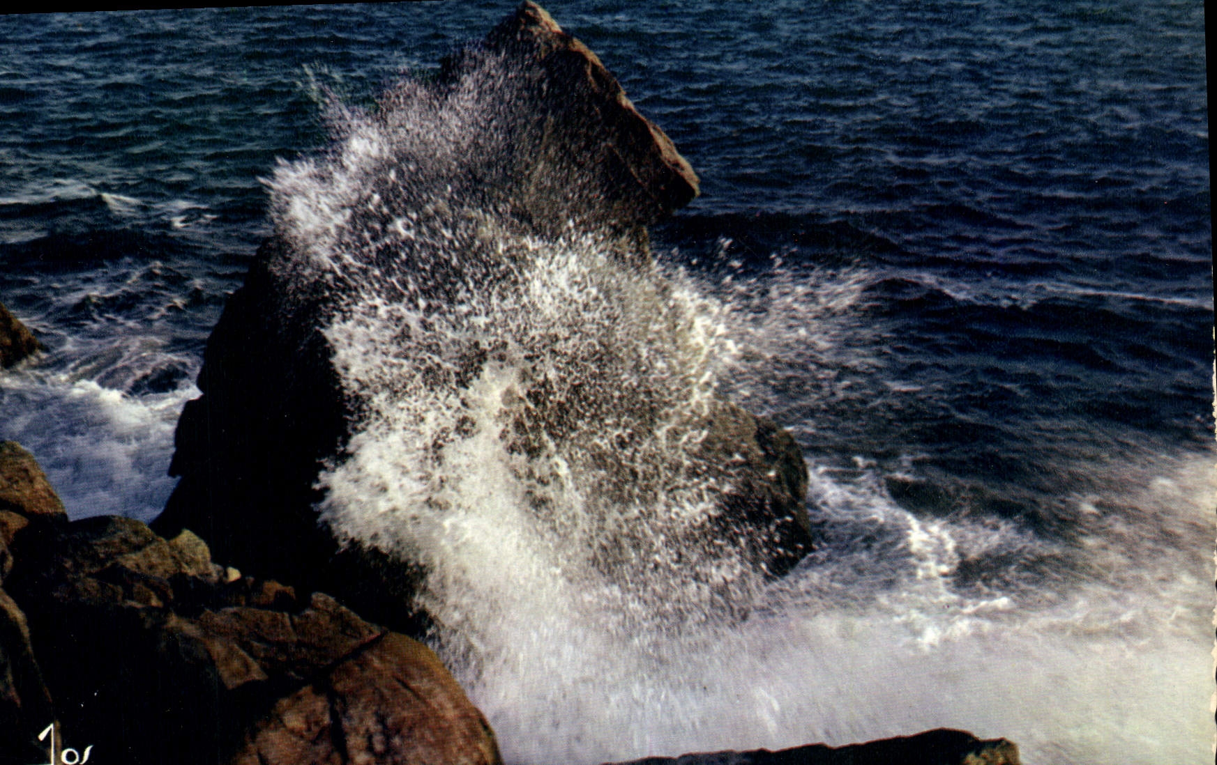 CPM La Bretagne en Couleurs Cote Sauvage du Croisic Tempete sur le Rocher de l'Ours 