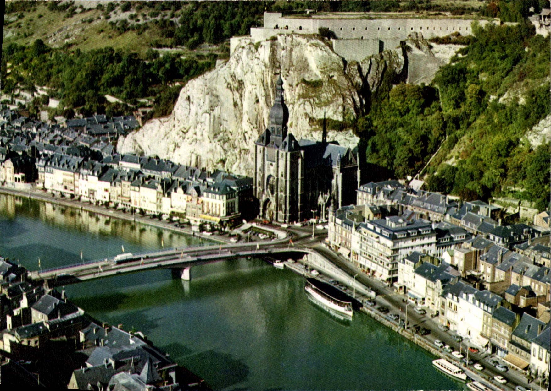 CPM Dinant Vue aerienne La Collegiate le pont et la citadelle 