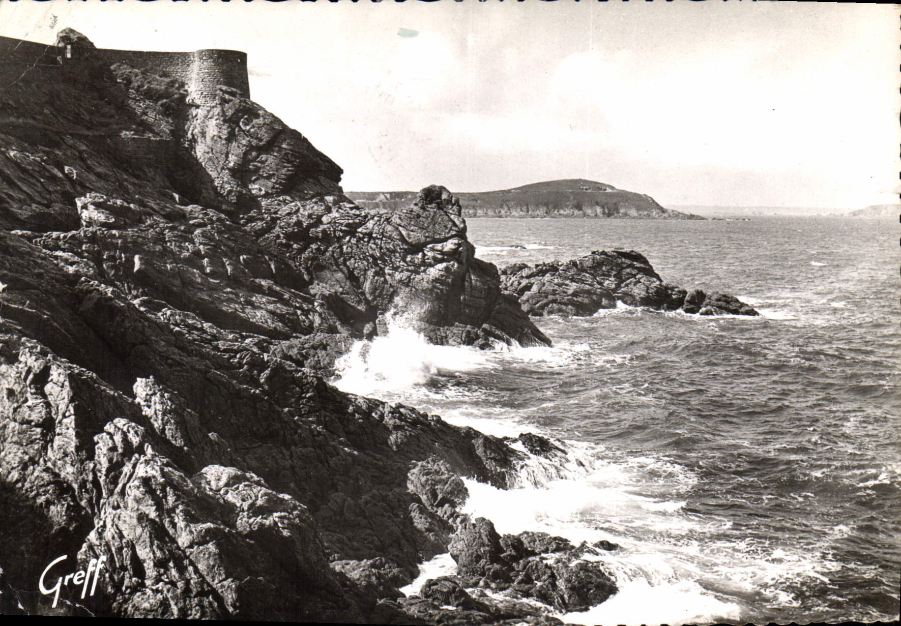 CPM En Bretgane Cote d'Emeraude Saint Lunaire Ille et Vilaine Les Remparts a la Pointe du Decolle 