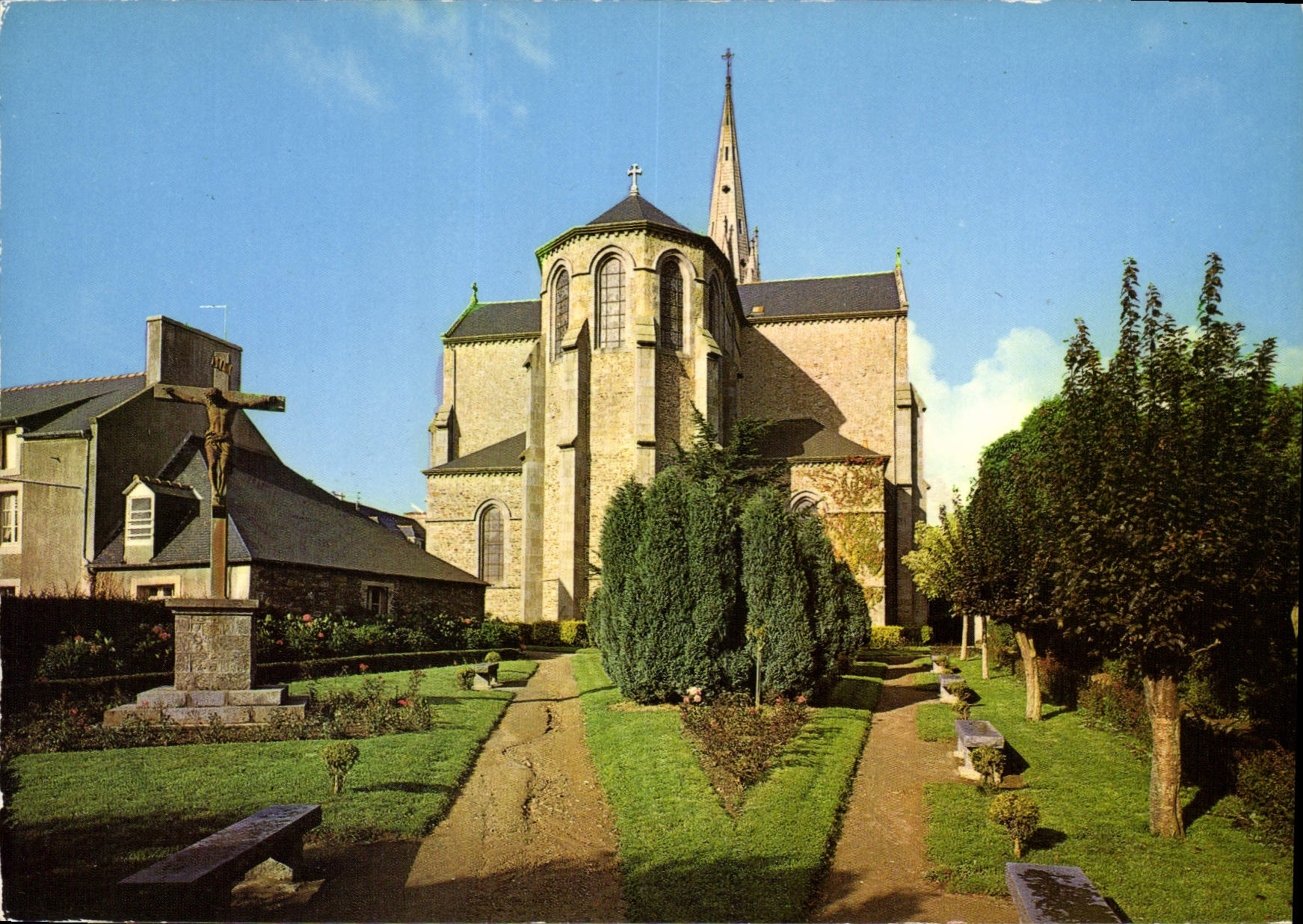 Saint-Meloir-des-Ondes — L'Église, son abside et les jardins — Artaud & Métallurgie, N°2