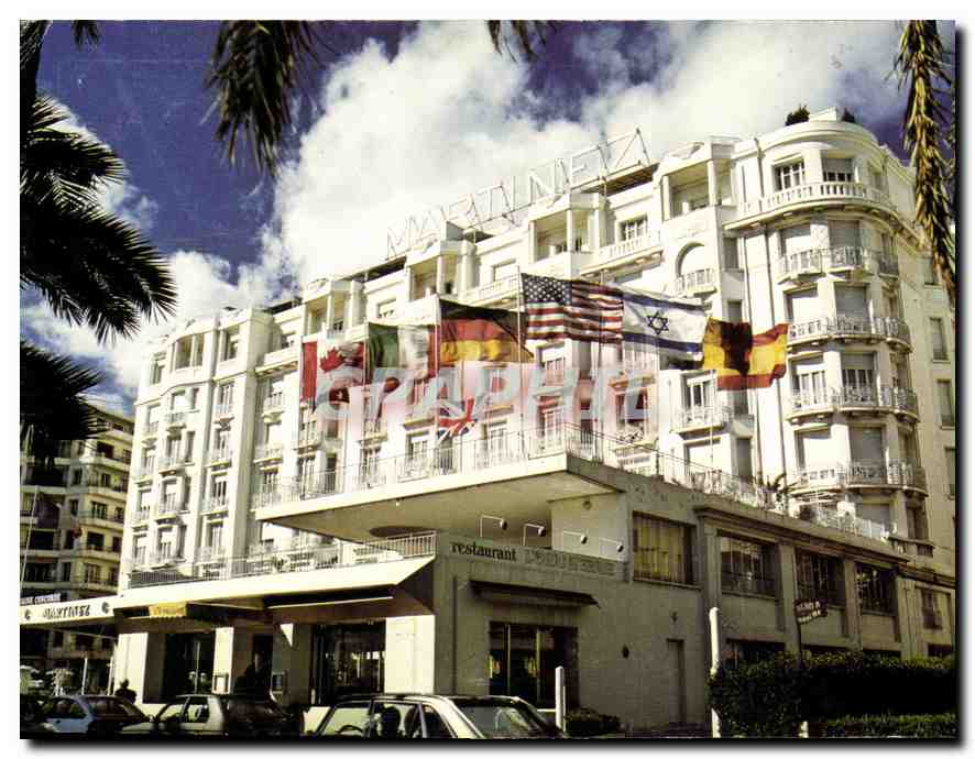 CPM Cannes Alpes Martimes Sur la Croisette l'Hotel Martinez 