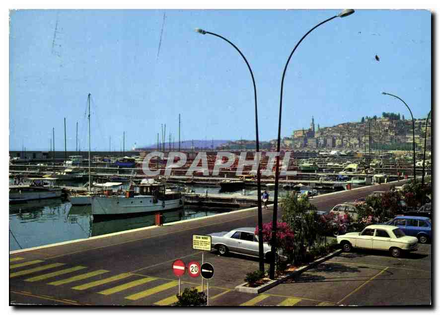 CPM Les Sites Merveilleux de la Cote d'Azur Menton Le nouveau port de plaisance de Garavan Au fond l
