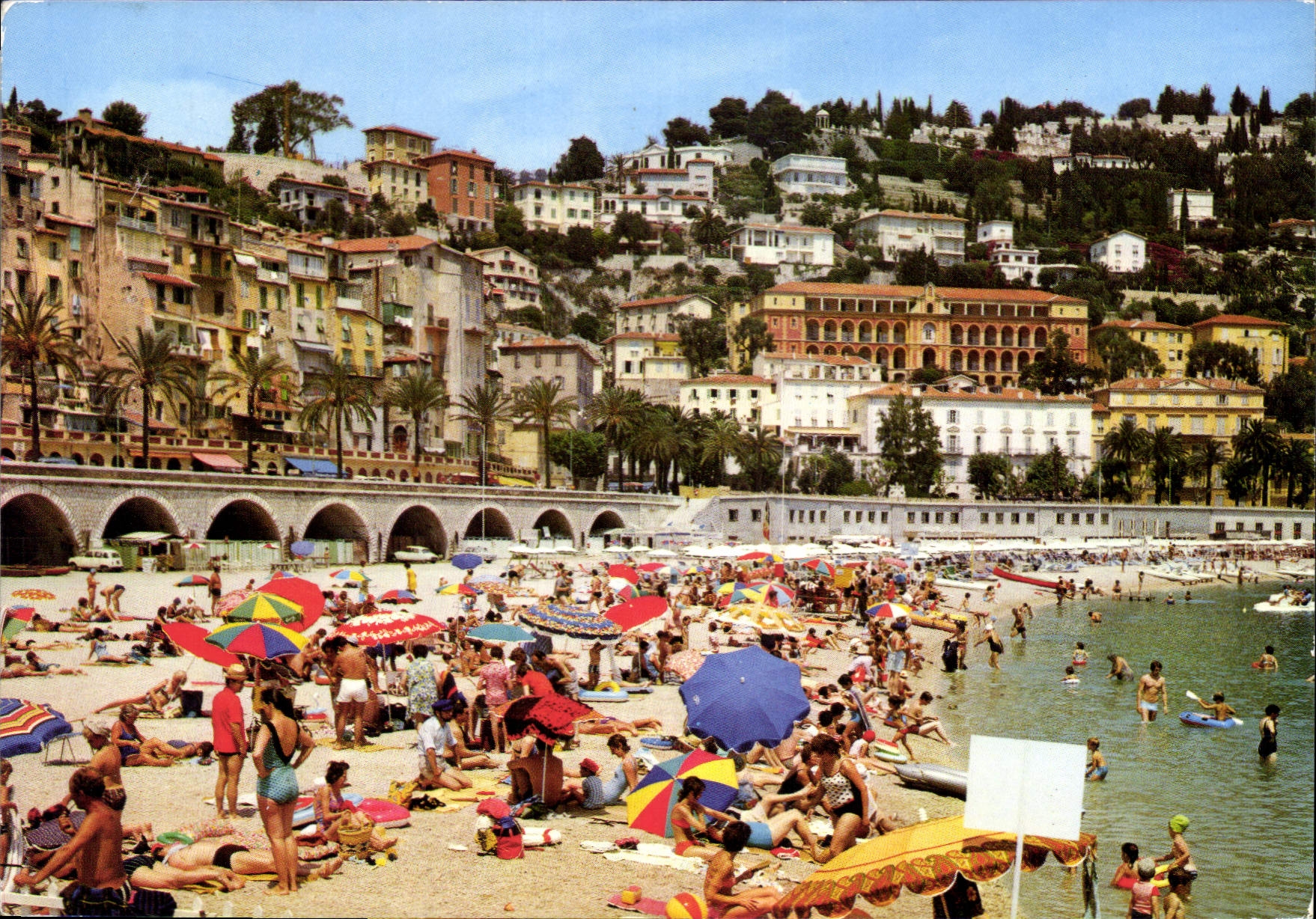 CPM Les Sites Merveilleux de la Cote d'Azur Menton La Plage a l'heure du bain 