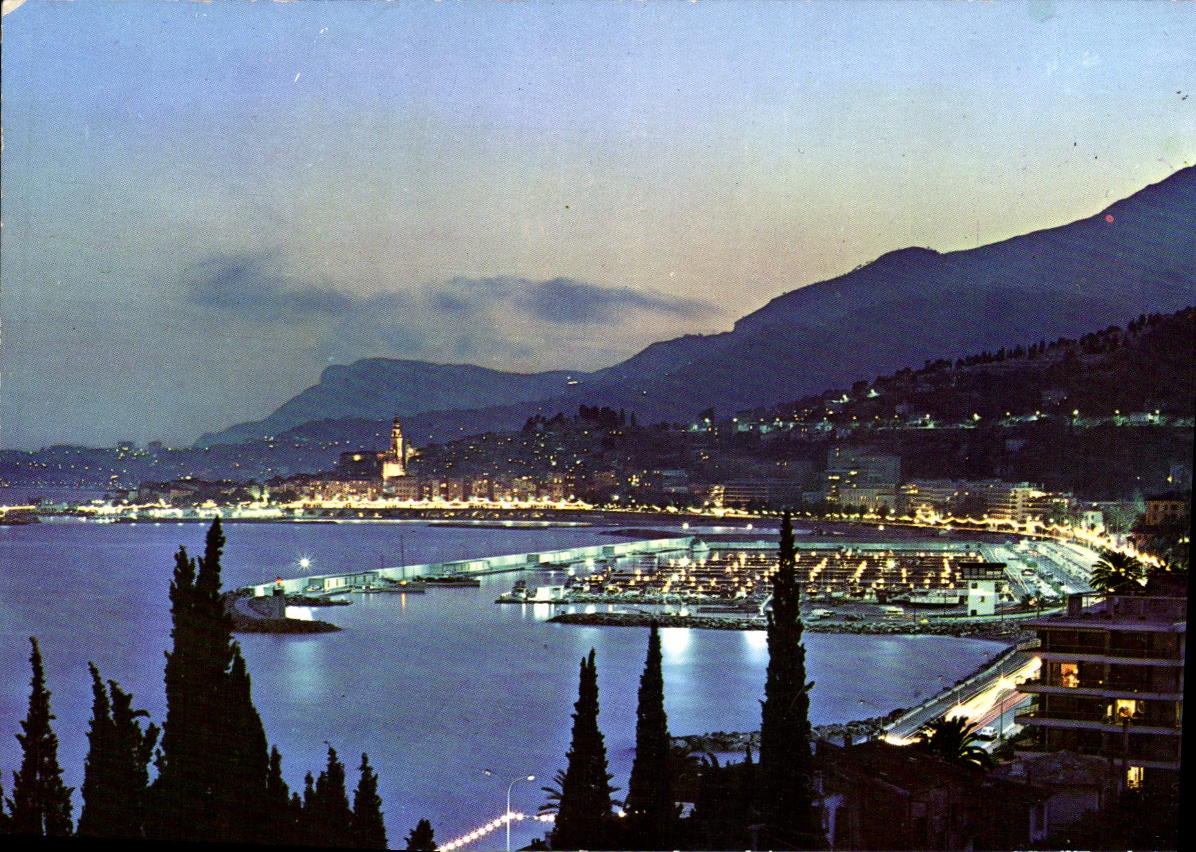 Menton - Côte d'Azur - French Riviera — Vue générale la nuit — Éditions GILLETTA