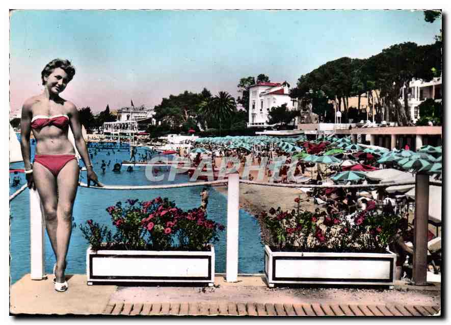 Femmes en maillot rouge — plage animée — Éditions « MAR »