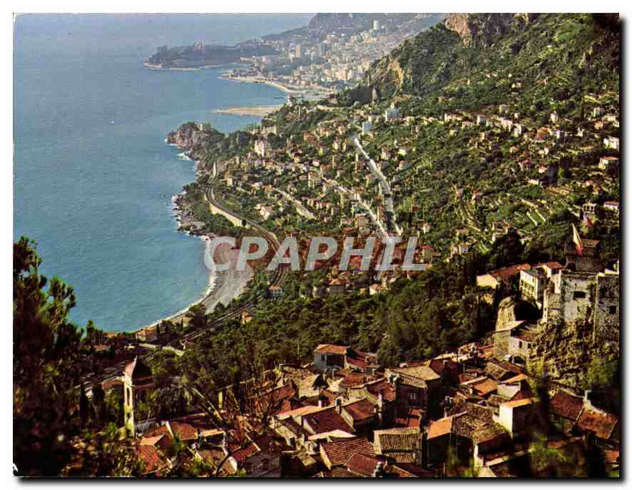 CPM La Cote d'Azur Roquebrune Village Vue generale le chateau du Xe s et vue sur Monaco Monte Carlo 