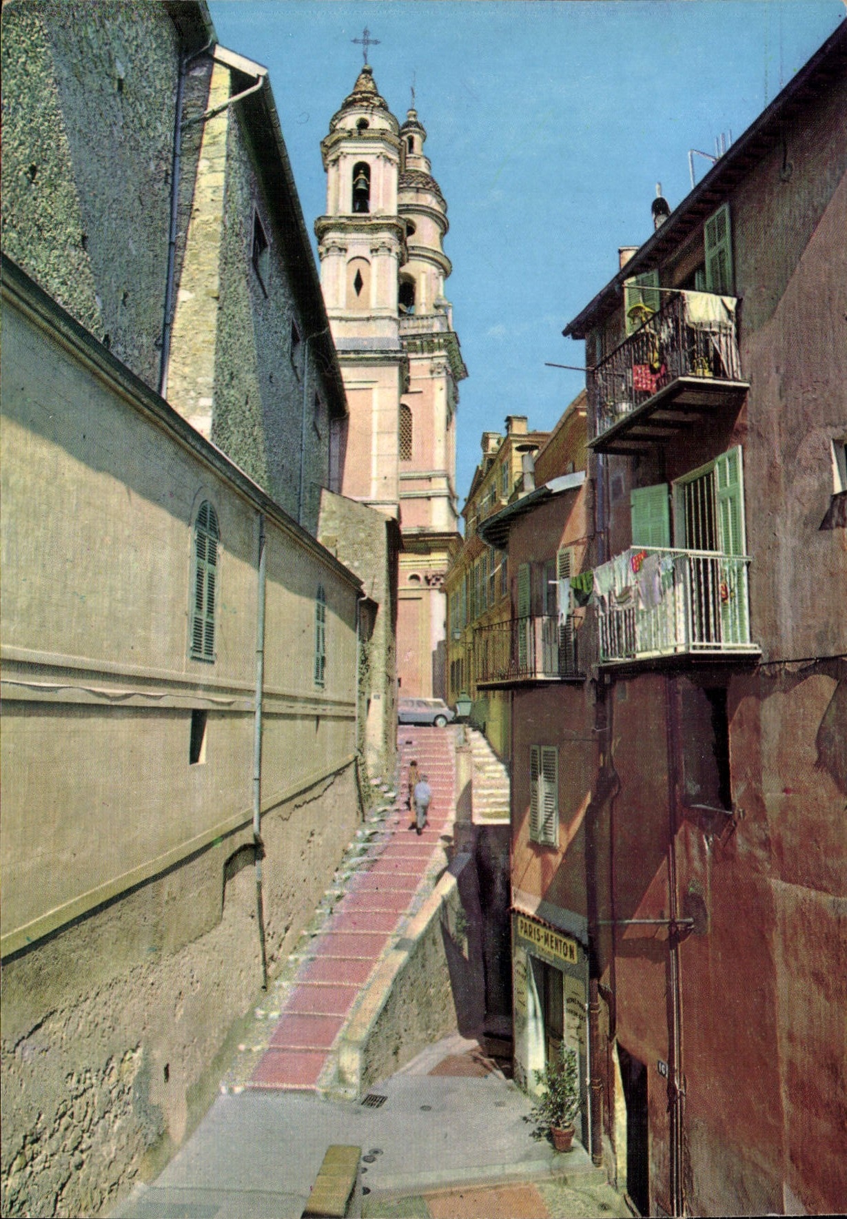CPM La Cote d'Azur Menton La Vieille Ville ses rues pittoresques l'Eglise St Michel 
