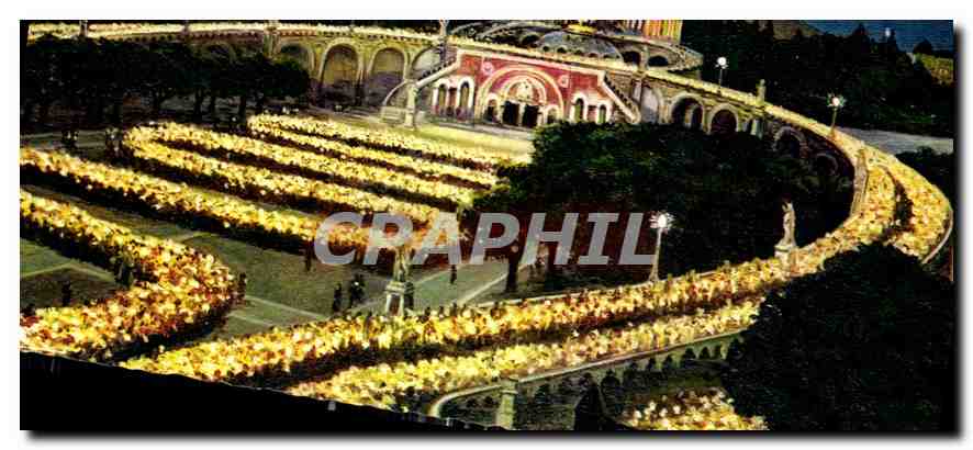 CPM Lourdes La Basilique Illuminee et la Procession aux Flambeaux 