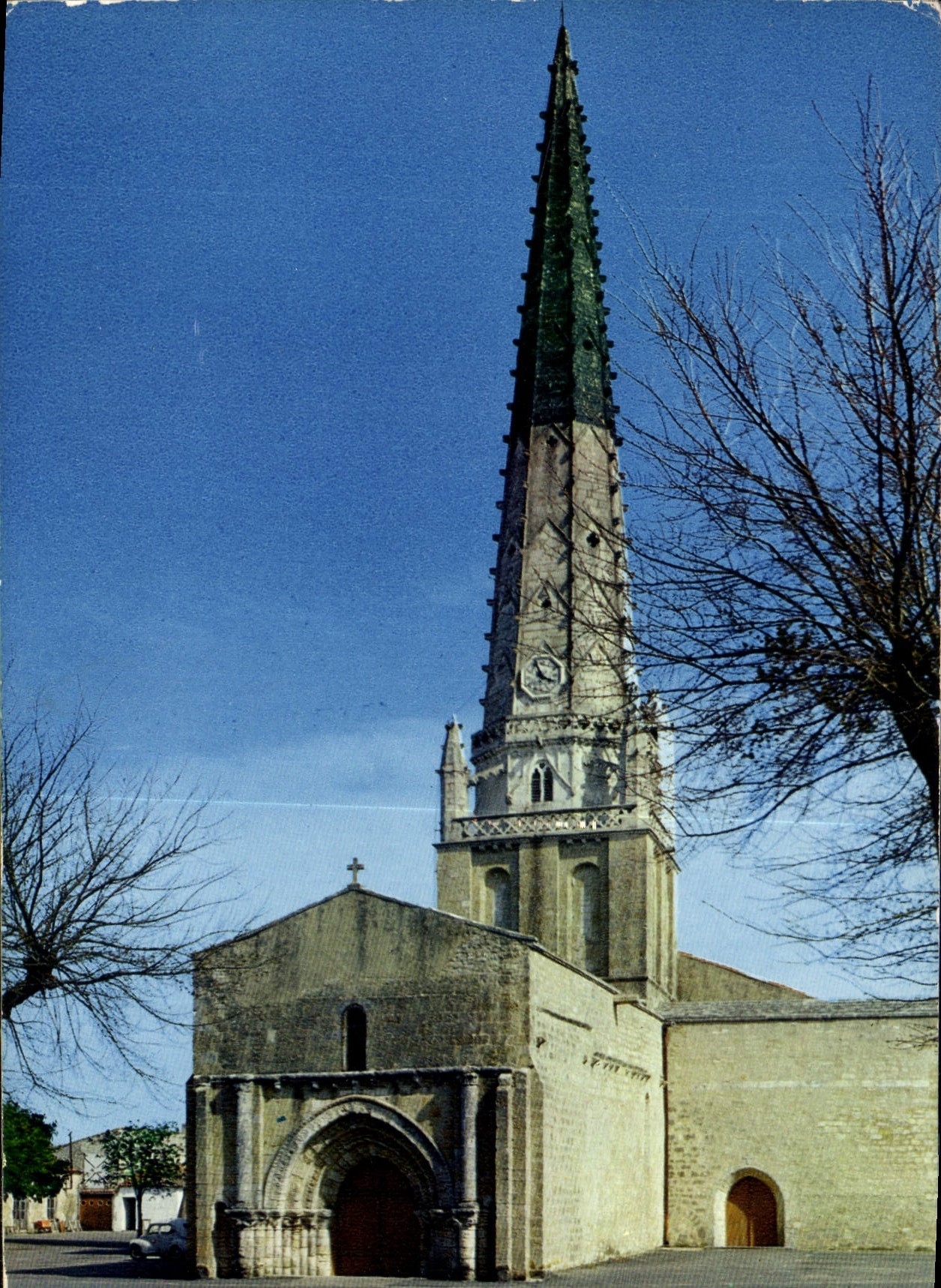 Église Saint-Étienne d'Ars-en-Ré — flèche du 12e siècle — ARUM-ÉDITIONS
