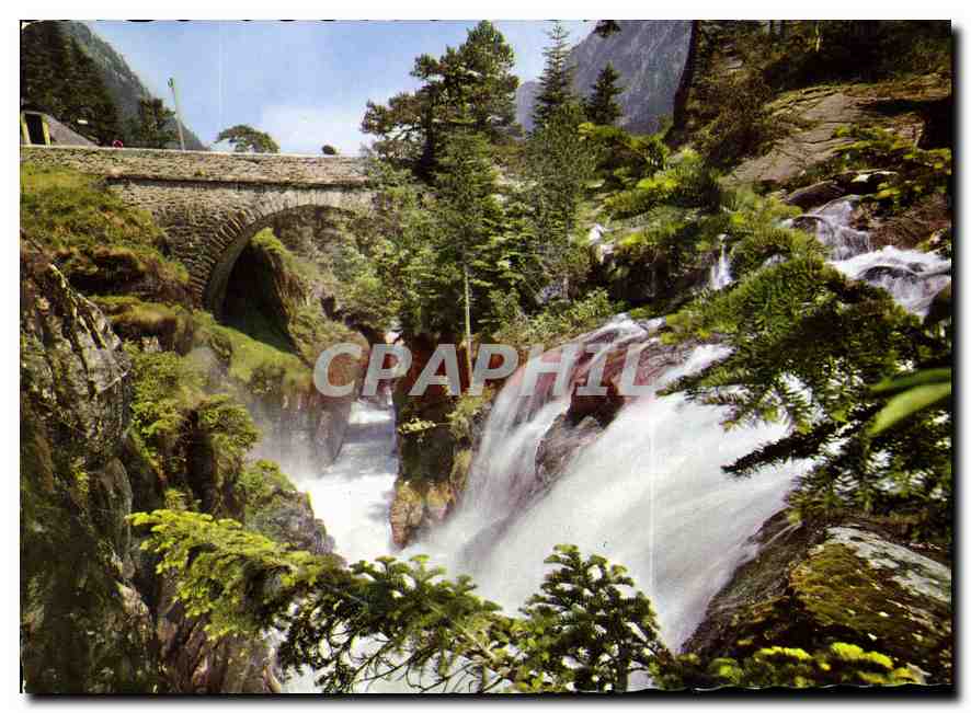 CPM Les Pyrenees Cauterets Pont d'Espagne et Cascade 