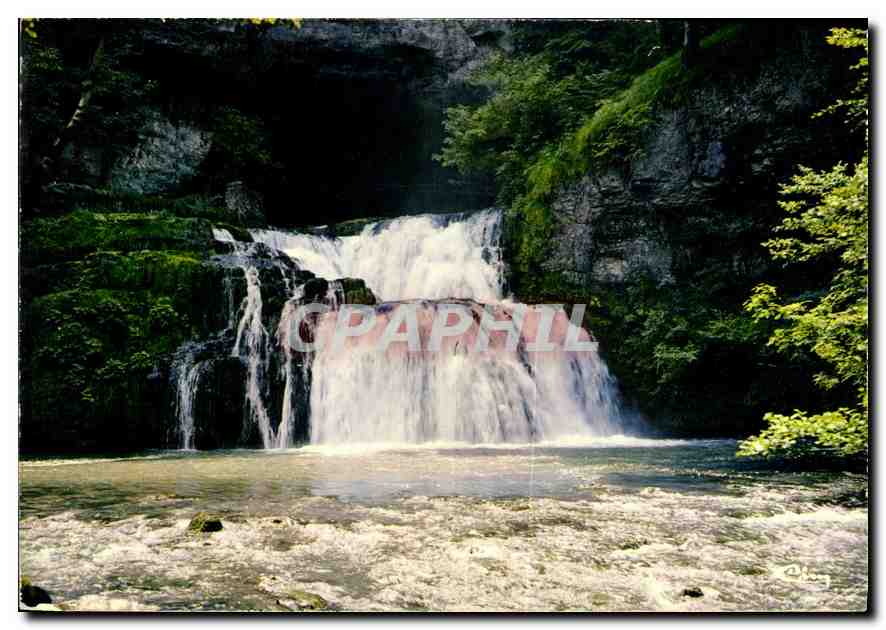 CPM Franche Comte Pittoresque Touriste Nans sous Ste Anne Doubs Source du Lizon La Cascade en eau mo