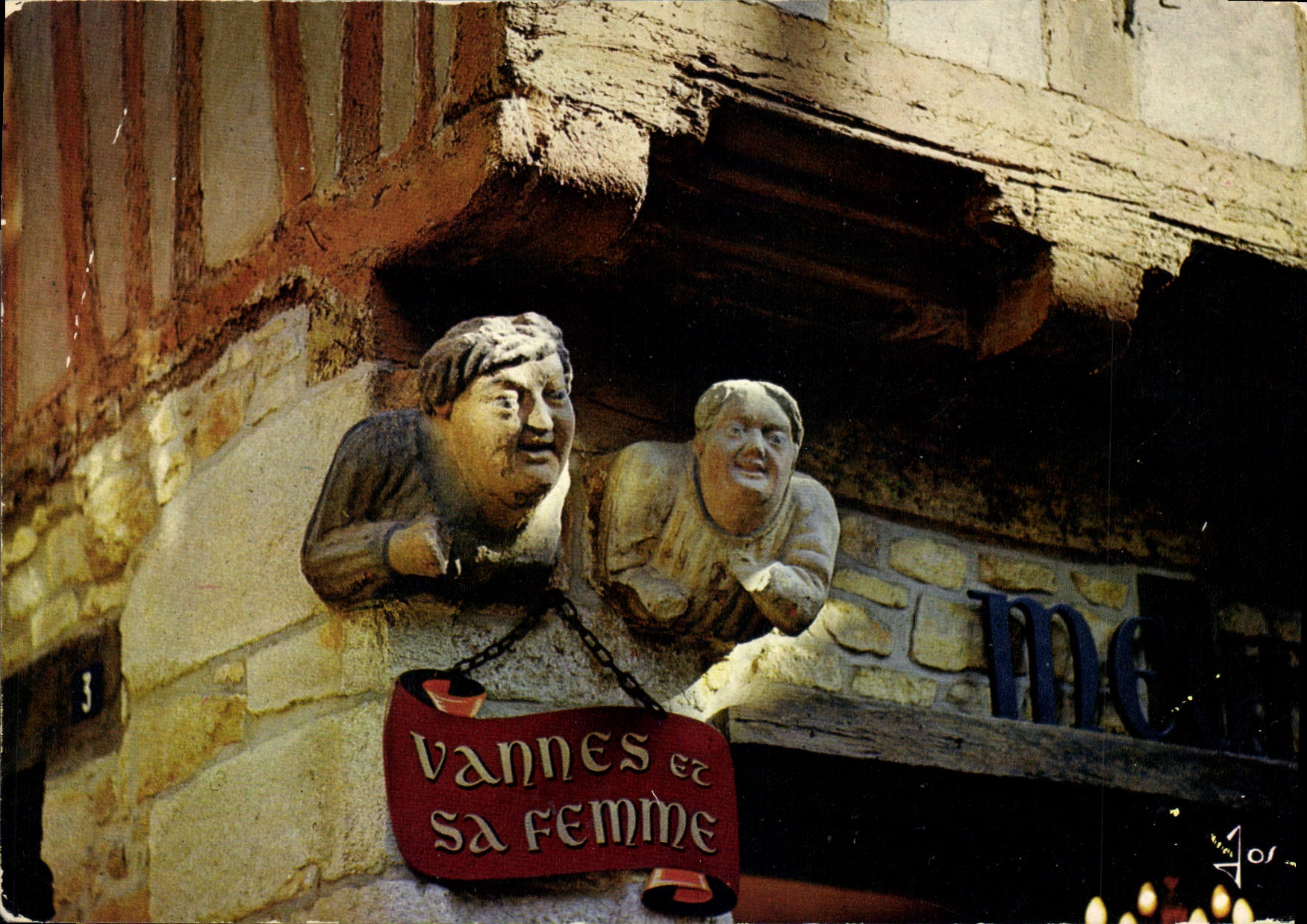 CPM La Bretagne en Couleurs Vannes Vannes et sa femme surla place Valencia 