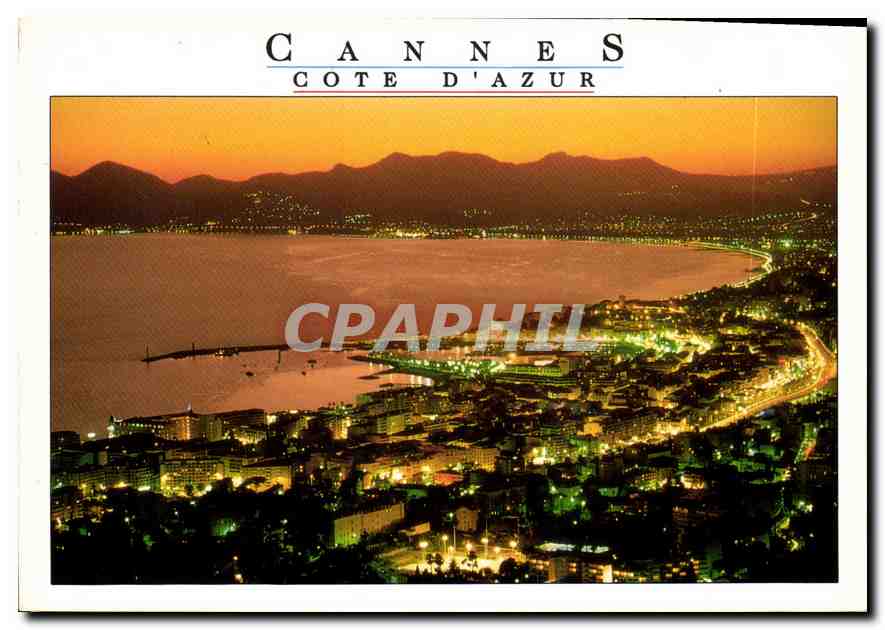Cannes - Côte d'Azur — vue aérienne nocturne — Éditions Gillette