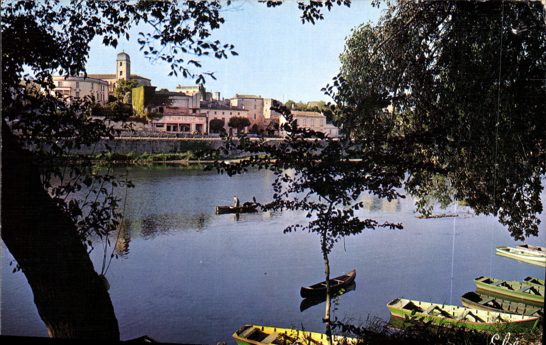 Mérignac — Allgemeiner Blick auf die Stadt, im Hintergrund die Kirche — In Frankreich gedruckt Nr. 2665